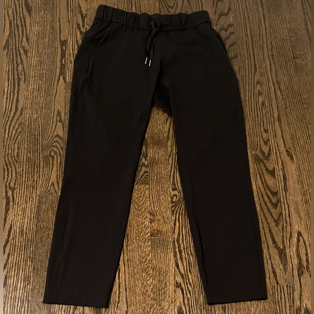 Lululemon Tapered-Leg Mid-Rise Pant 7/8 Length
Luxtreme